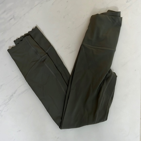 Lululemon align scallop hem - Picture 1 of 3